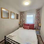 Biscuit Cosy Mini House In Old Town Apartment