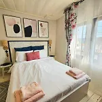 Biscuit Cosy Mini House In Old Town Apartment *