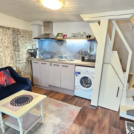 Biscuit Cosy Mini House In Old Town Apartment