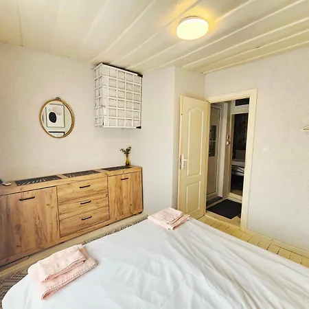 Biscuit Cosy Mini House In Old Town *