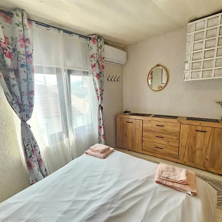 Biscuit Cosy Mini House In Old Town Veliko Tŭrnovo