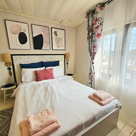 Biscuit Cosy Mini House In Old Town Apartment *