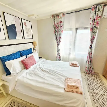 Biscuit Cosy Mini House In Old Town Apartamento