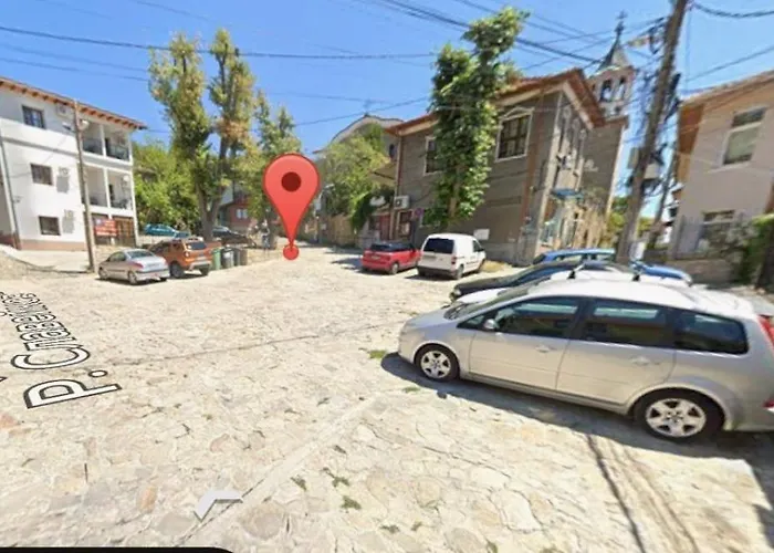 Biscuit Cosy Mini House In Old Town *