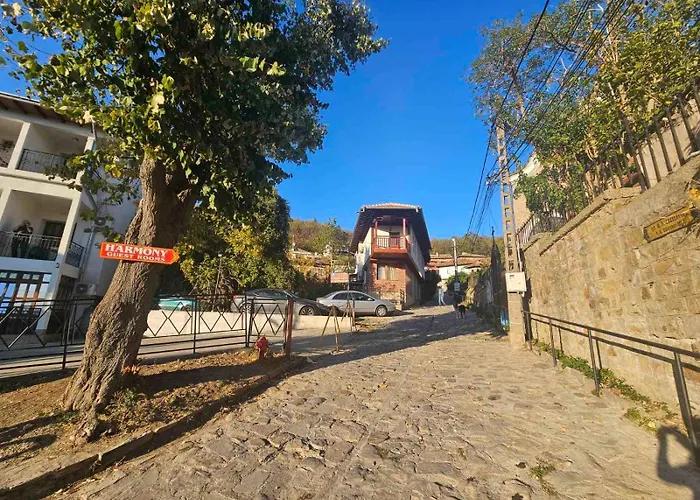 Biscuit Cosy Mini House In Old Town *