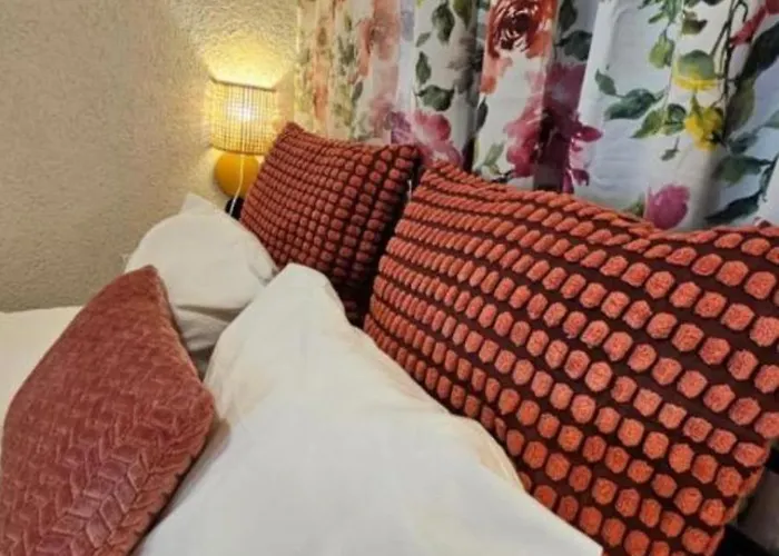 Biscuit Cosy Mini House In Old Town *