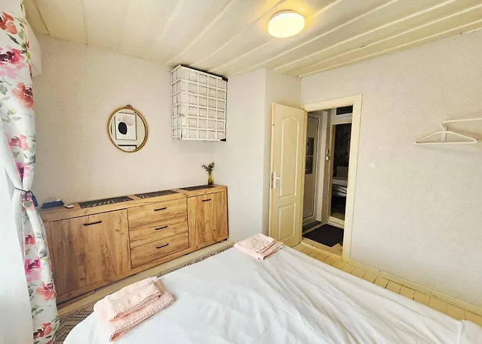 Biscuit Cosy Mini House In Old Town *