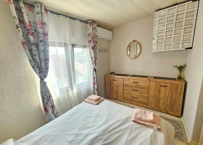 Biscuit Cosy Mini House In Old Town Veliko Tarnovo